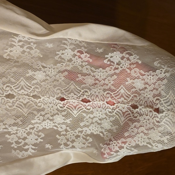 Vanity Fair White Lace Camisole - Picture 2 of 3